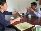 Reunión del profesor Roberto Garfias con Norma Pérez de CONAF Colchagua 