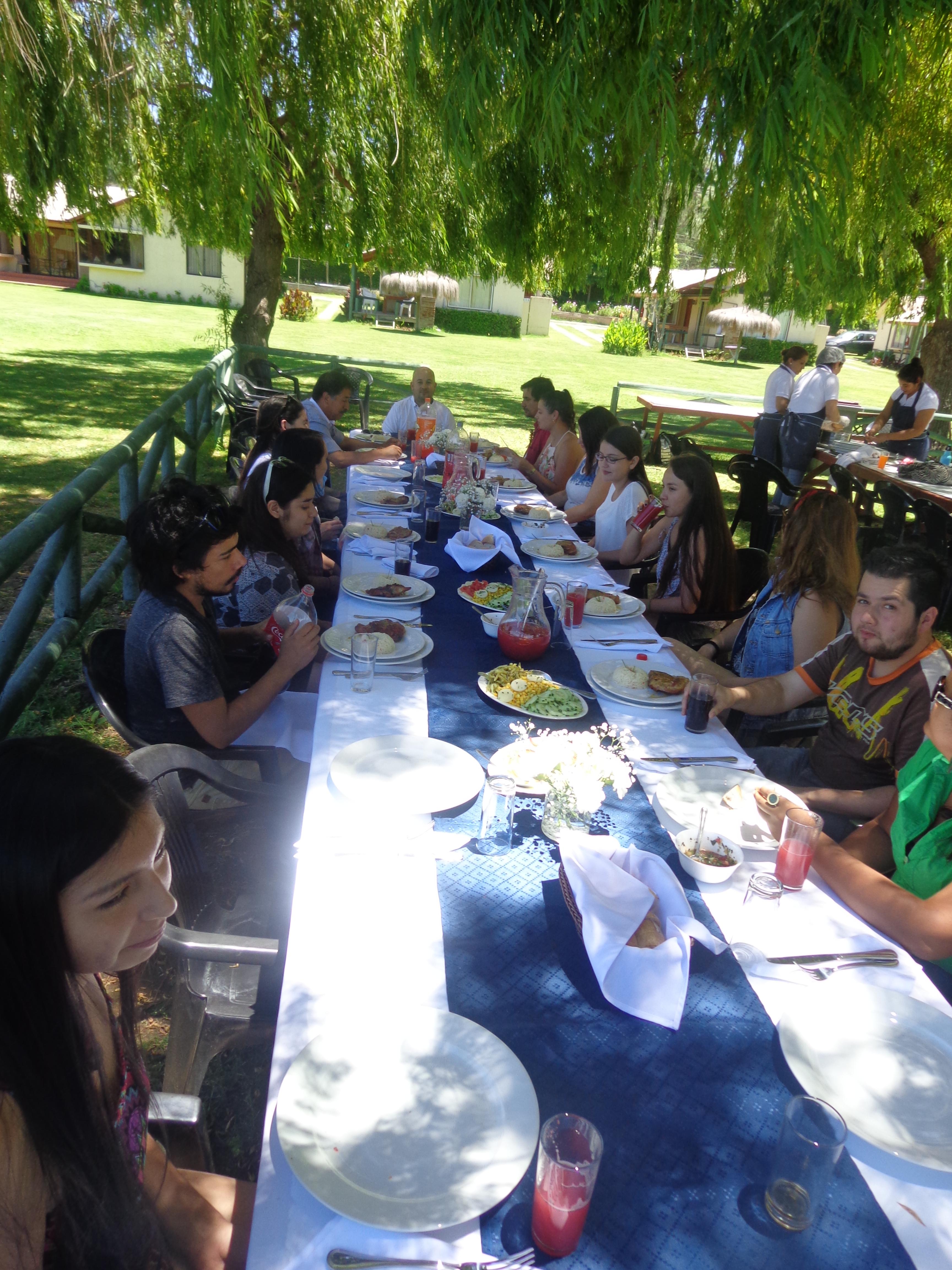 Los estudiantes fueron reconocidos por el municipio, con un almuerzo en el maravilloso Lago Rapel.