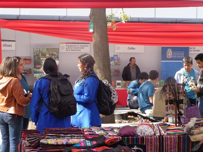 La V Feria del Libro de Beauchef, tuvo como tema central la  "Revalorización de  la Cultura de Nuestros Pueblos Originarios"