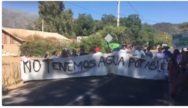 El día sábado 6 de enero de 2018 cerca de 100 familias de la cuenca de Aculeo protestaron por la escasez de agua potable.