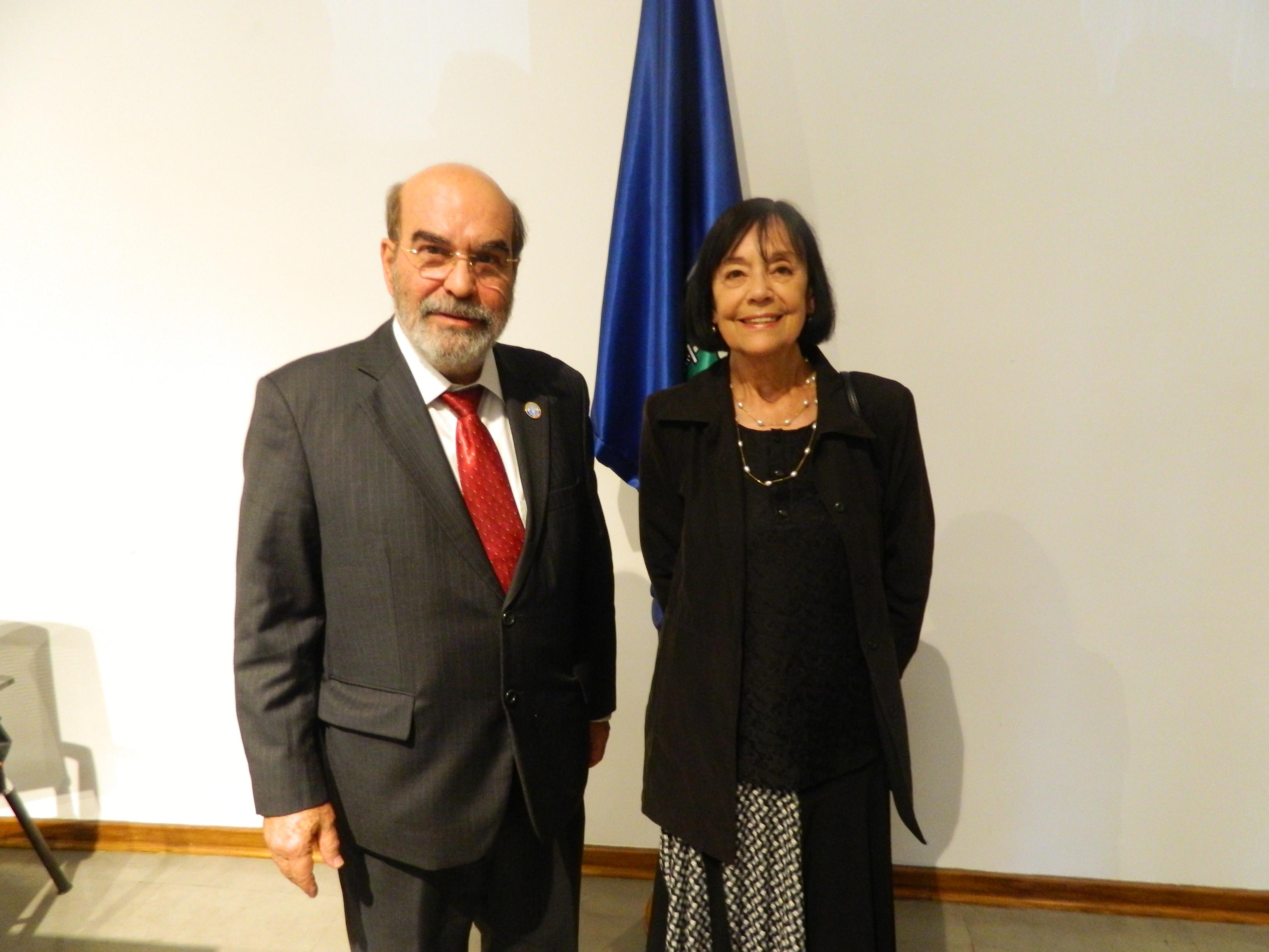 La Decana Carmen Luz de la Maza junto al Director General de la FAO, José Graziano da Silva.