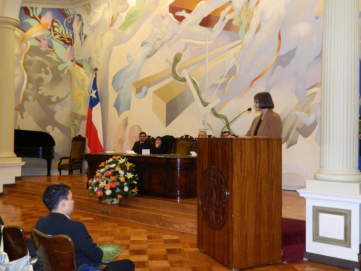 La Vicerrectora Rosa Devés agradeció a los jóvenes por haber elegido la Universidad de Chile como su Alma Mater, 