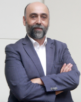 El académico Julio Torres.